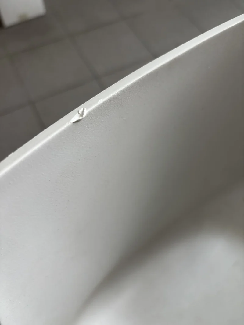 Chaise blanche zinc avec structure aluminium peint noir 77cm Maui Modèle d'exposition - Kartell