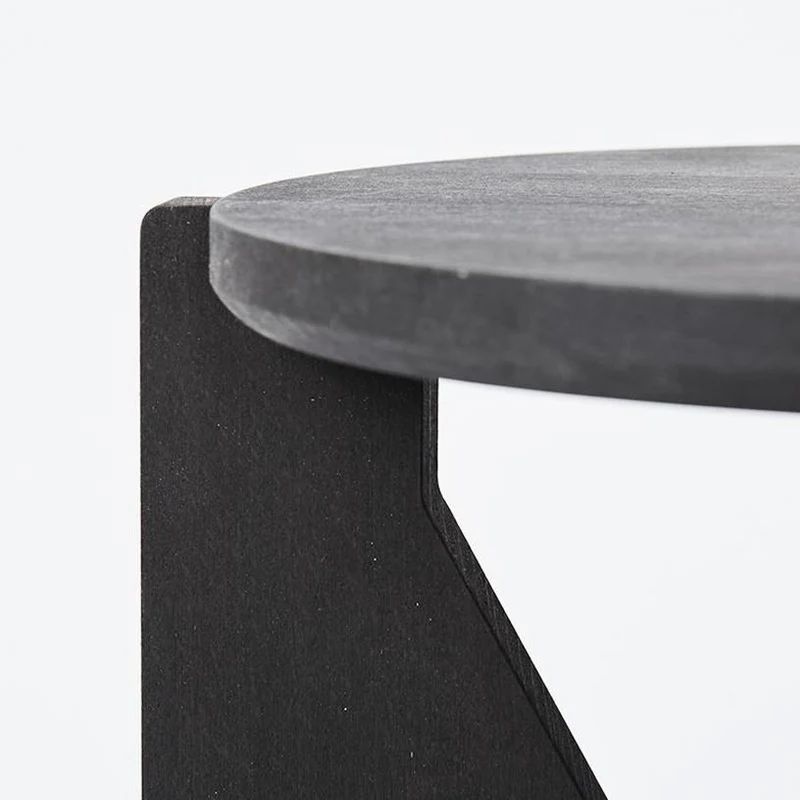 Table basse en bois noir - Kristina Dam Studio