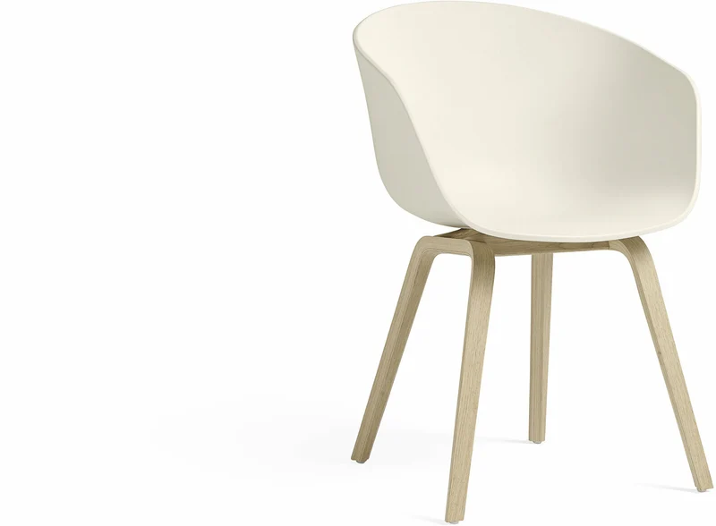 Chaise crème piétement en chêne laqué AAC22 - HAY