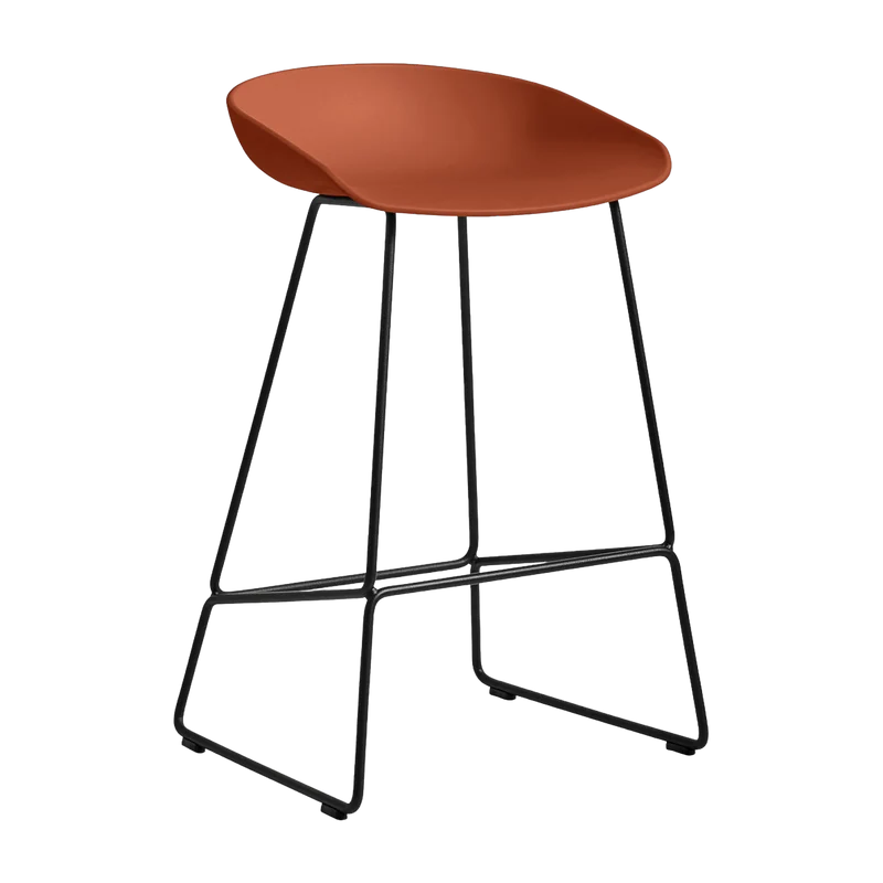 Tabouret de bar en métal orange et piétement noir 64 cm AAS 38 - Hay