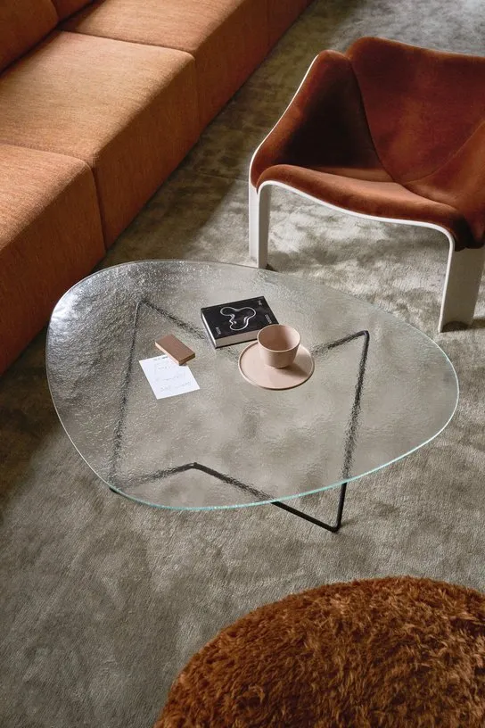 Table basse en verre structuré transparent et laiton 106cm Pedrera - Gubi