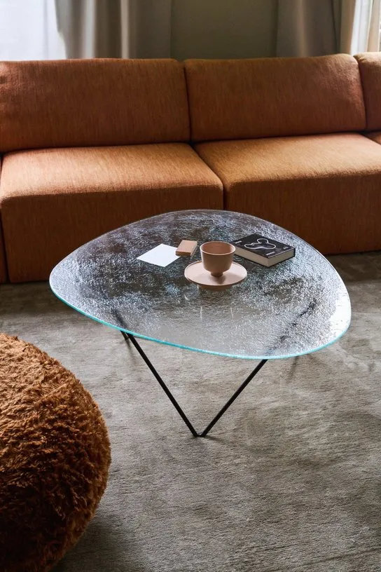 Table basse en verre structuré transparent et laiton 106cm Pedrera - Gubi