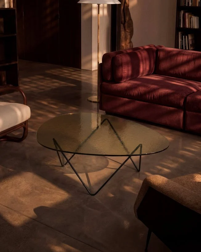 Table basse en verre structuré transparent et acier noir mat 106cm Pedrera - Gubi