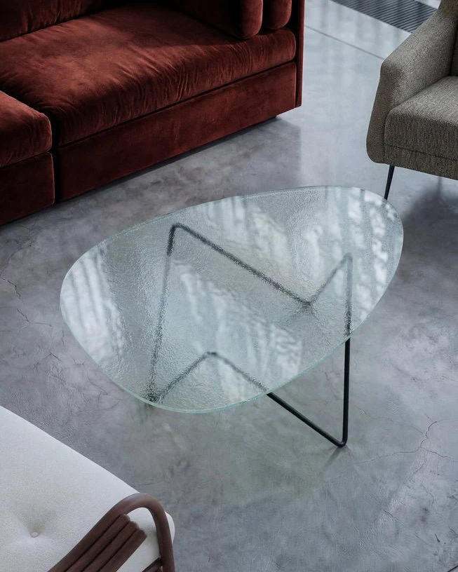 Table basse en verre structuré transparent et acier noir mat 106cm Pedrera - Gubi