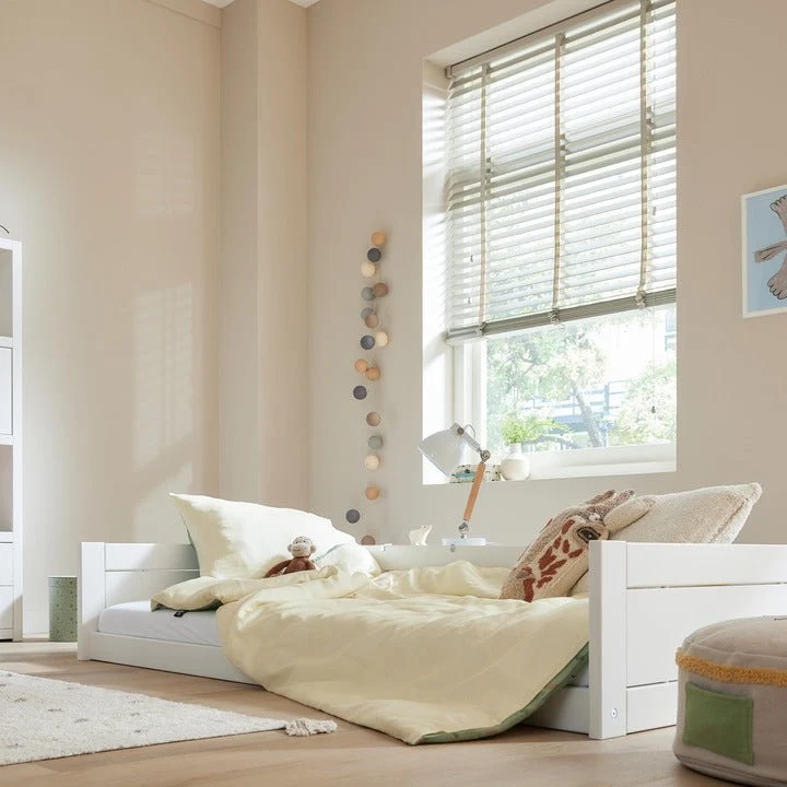 Lifetime Kidsrooms Montessori Bodenbett mit Gestell für Stoffdach Weiss