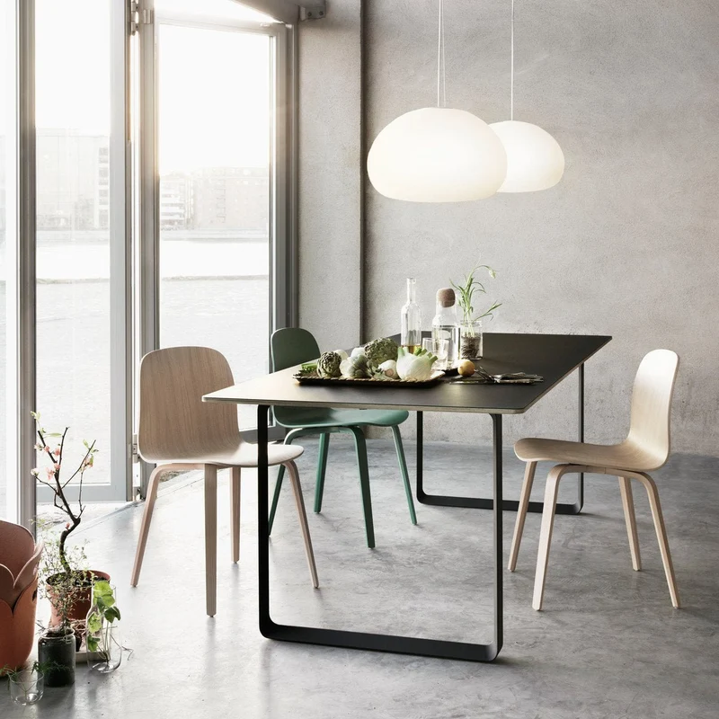 Table en chêne piétement blanc 225 cm 70-70 - Muuto