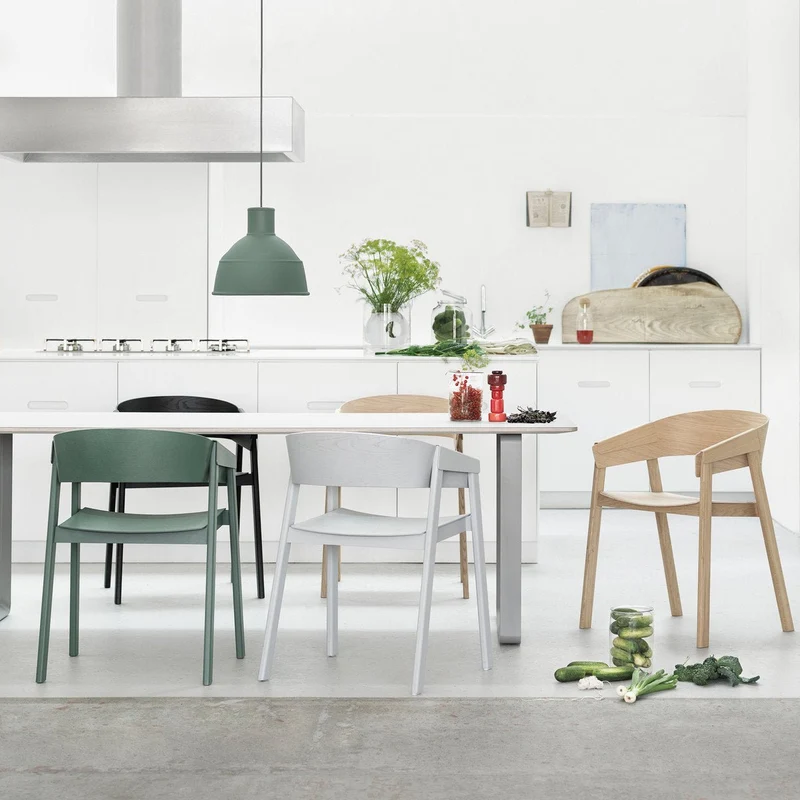 Table en chêne piétement blanc 225 cm 70-70 - Muuto