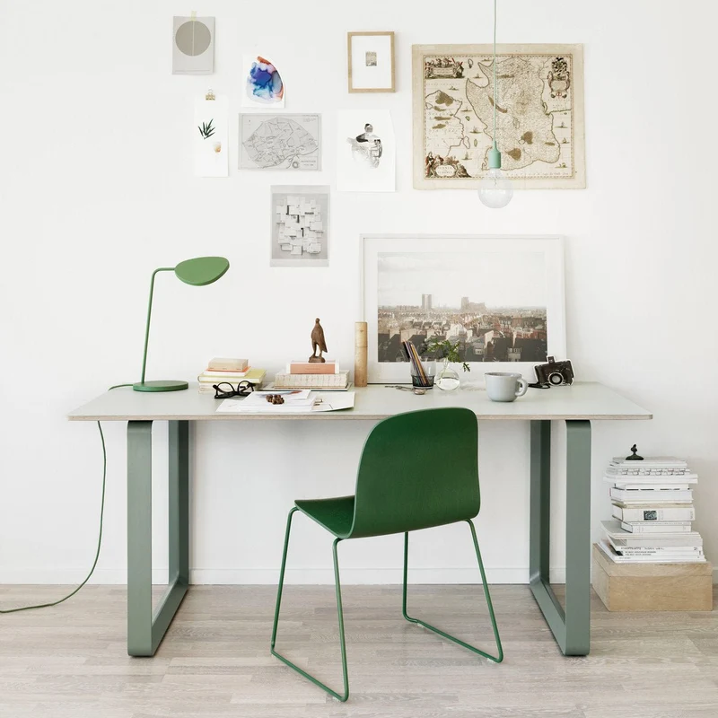 Table en chêne piétement blanc 225 cm 70-70 - Muuto