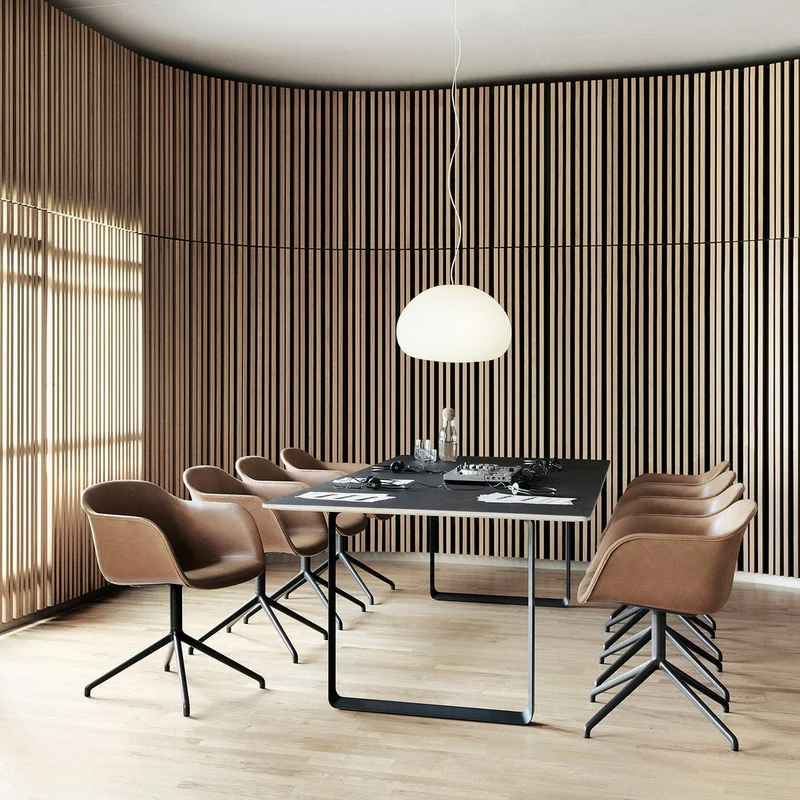 Table en chêne piétement blanc 225 cm 70-70 - Muuto