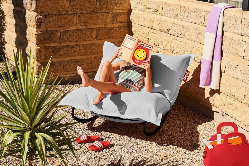 Fauteuil à bascule extérieur en métal noir avec coussin rayé marron cacao crème Rock 'n Roll Combi - Fatboy