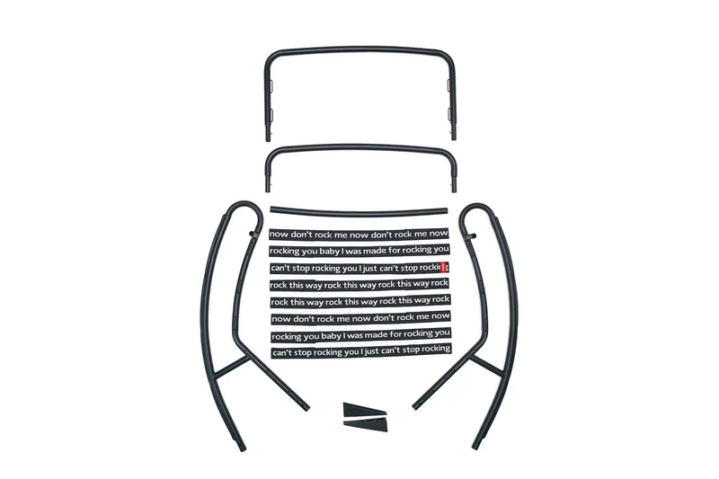 Fauteuil à bascule extérieur en métal noir avec coussin rayé marron cacao crème Rock 'n Roll Combi - Fatboy