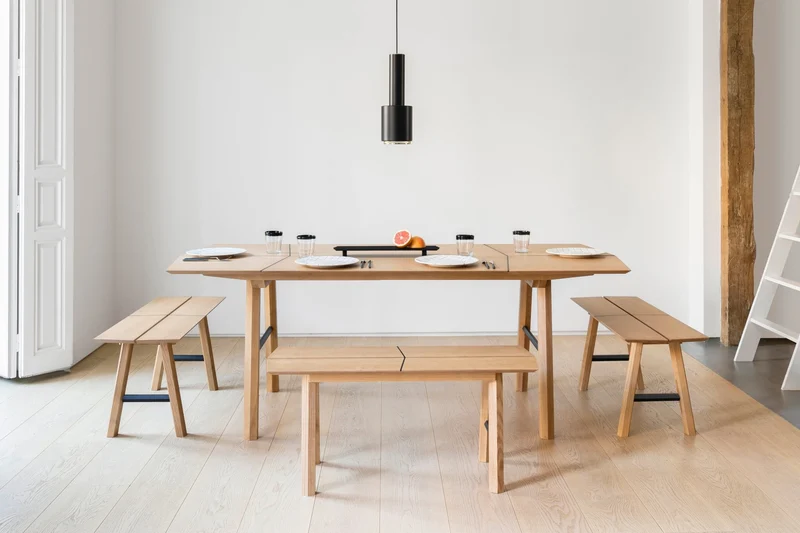 Table en chêne et pieds noirs SAVIA - Woodendot
