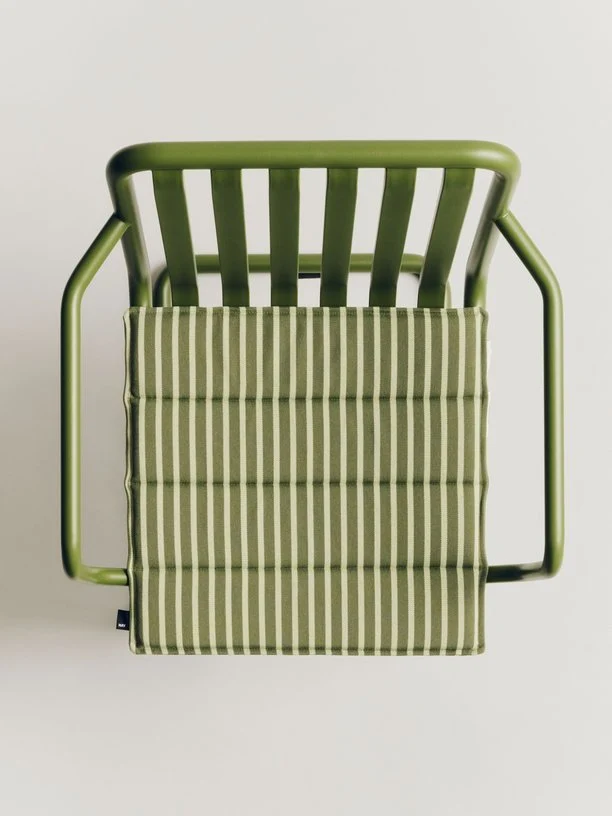 Chaise de jardin avec accoudoirs en acier vert olive 54x65x80cm Palissade - HAY