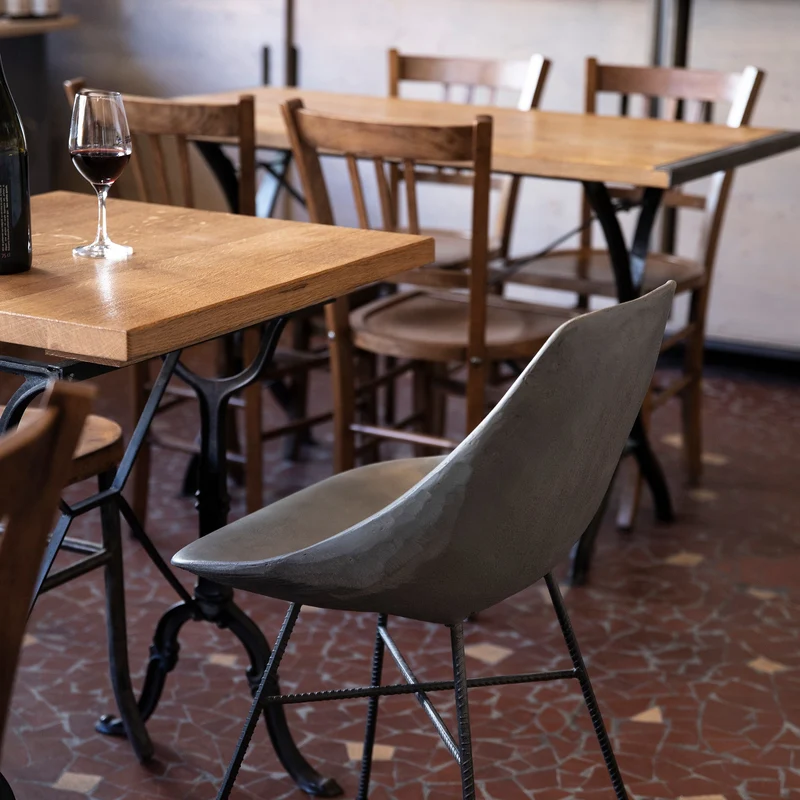 Chaise avec pieds en métal Hauteville - Lyon Béton