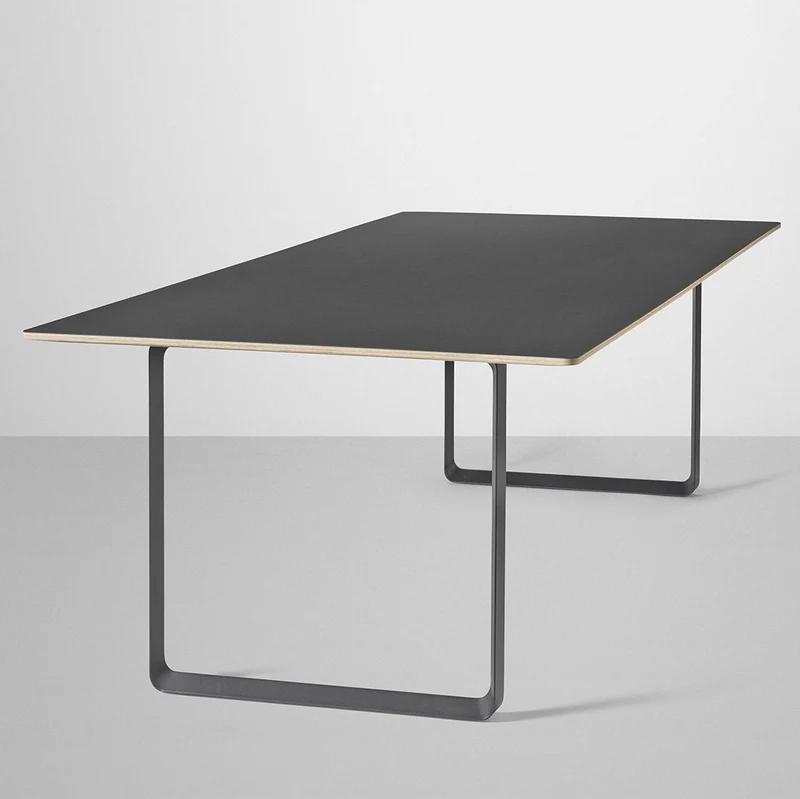 Table noire piétement noir 255 cm 70-70 - Muuto