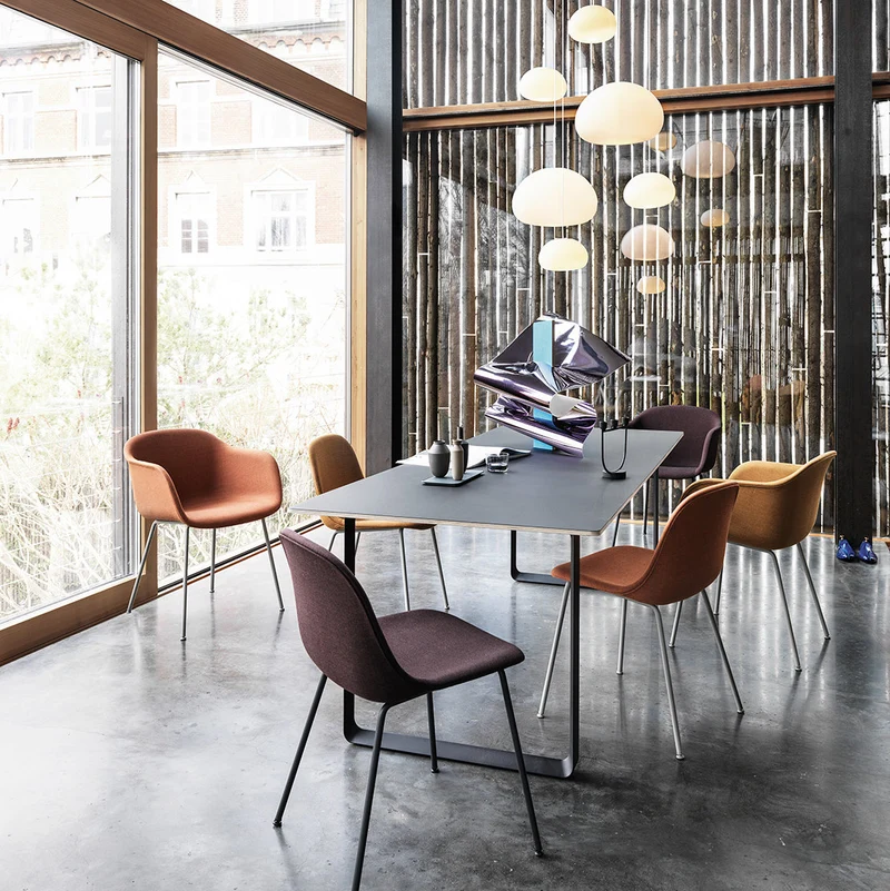 Table noire piétement noir 255 cm 70-70 - Muuto