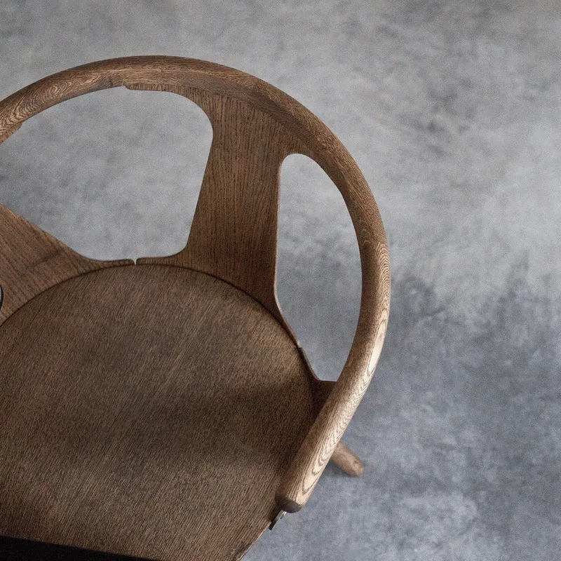 Chaise en chêne huilé fumé SK1 In Between - &tradition