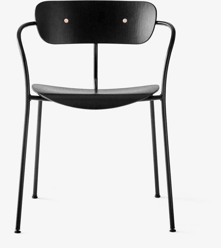 Chaise en chêne laqué noir avec accoudoirs AV2 Pavilion - &tradition
