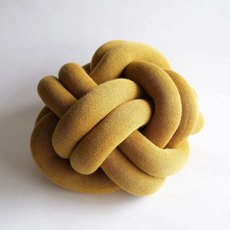 Coussin jaune moutarde Knot - Design House Stockholm