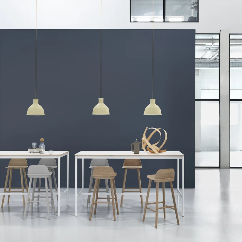 Table haute en contreplaqué stratifié blanche 85 x 190 x 105 cm Base - Muuto