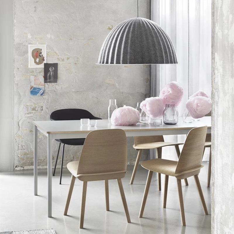 Table 140 cm noire et bois piétement noir Base - Muuto