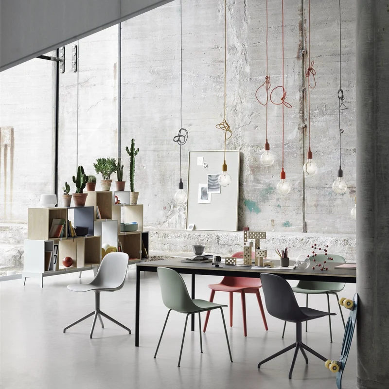 Table 140 cm noire et bois piétement noir Base - Muuto