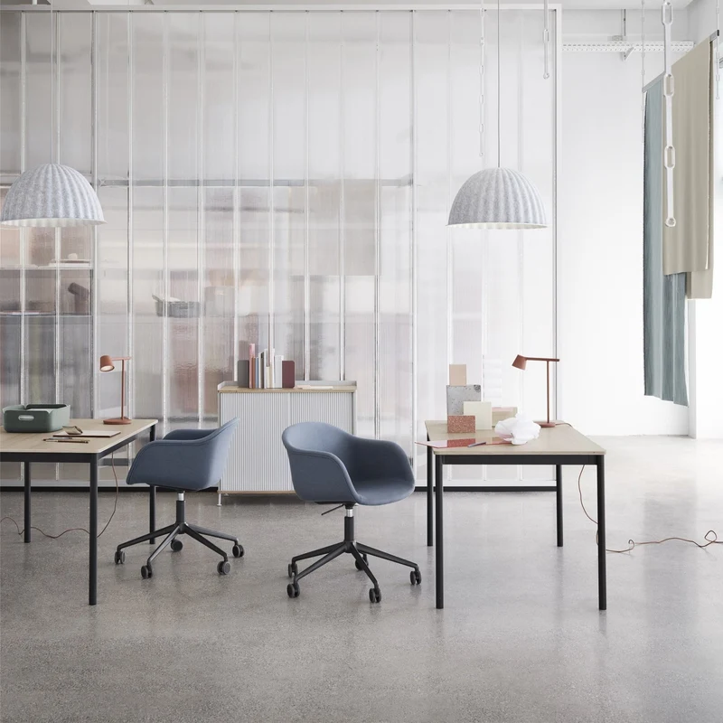 Table blanche bords en bois 160 cm Base - Muuto