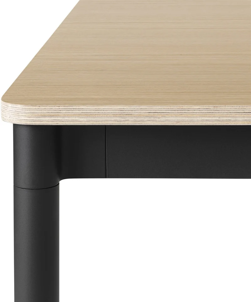 Table 140 cm en chêne piétement noir Base - Muuto