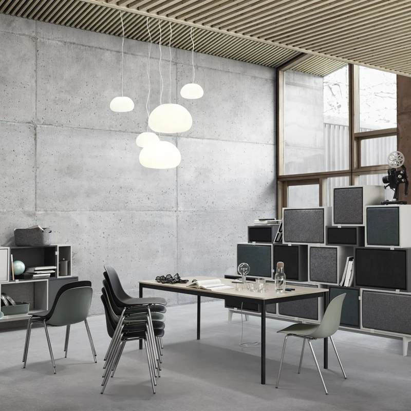 Table 140 cm en chêne piétement noir Base - Muuto