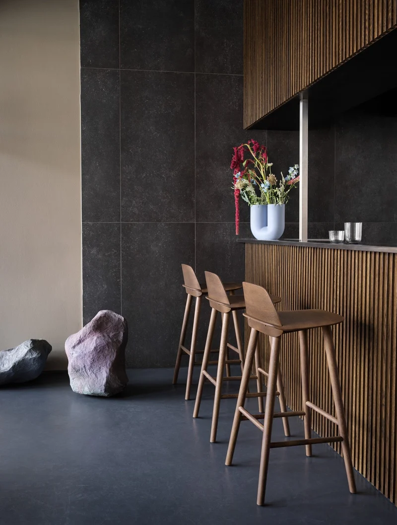 Tabouret de bar 75 cm en chêne naturel Nerd - Muuto
