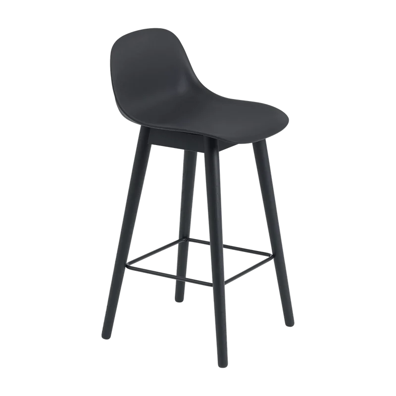 Chaise de bar 65 cm noire piétement en chêne Fiber - Muuto