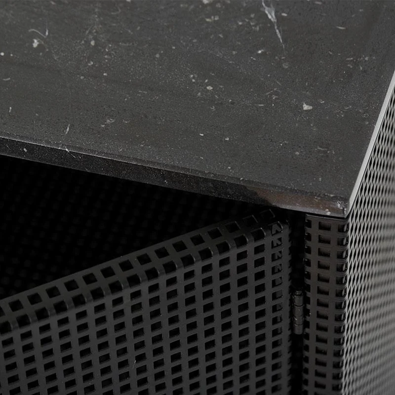 Cabinet avec grille - Kristina Dam Studio