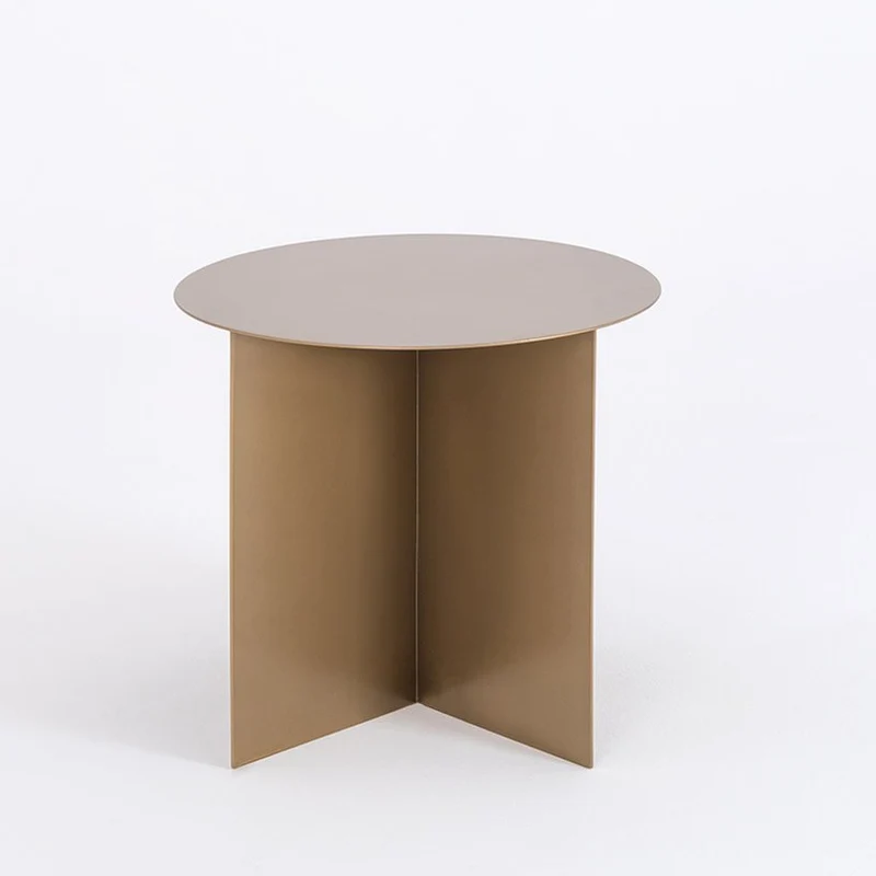 Table basse ronde en métal gold Oli - Custom Form