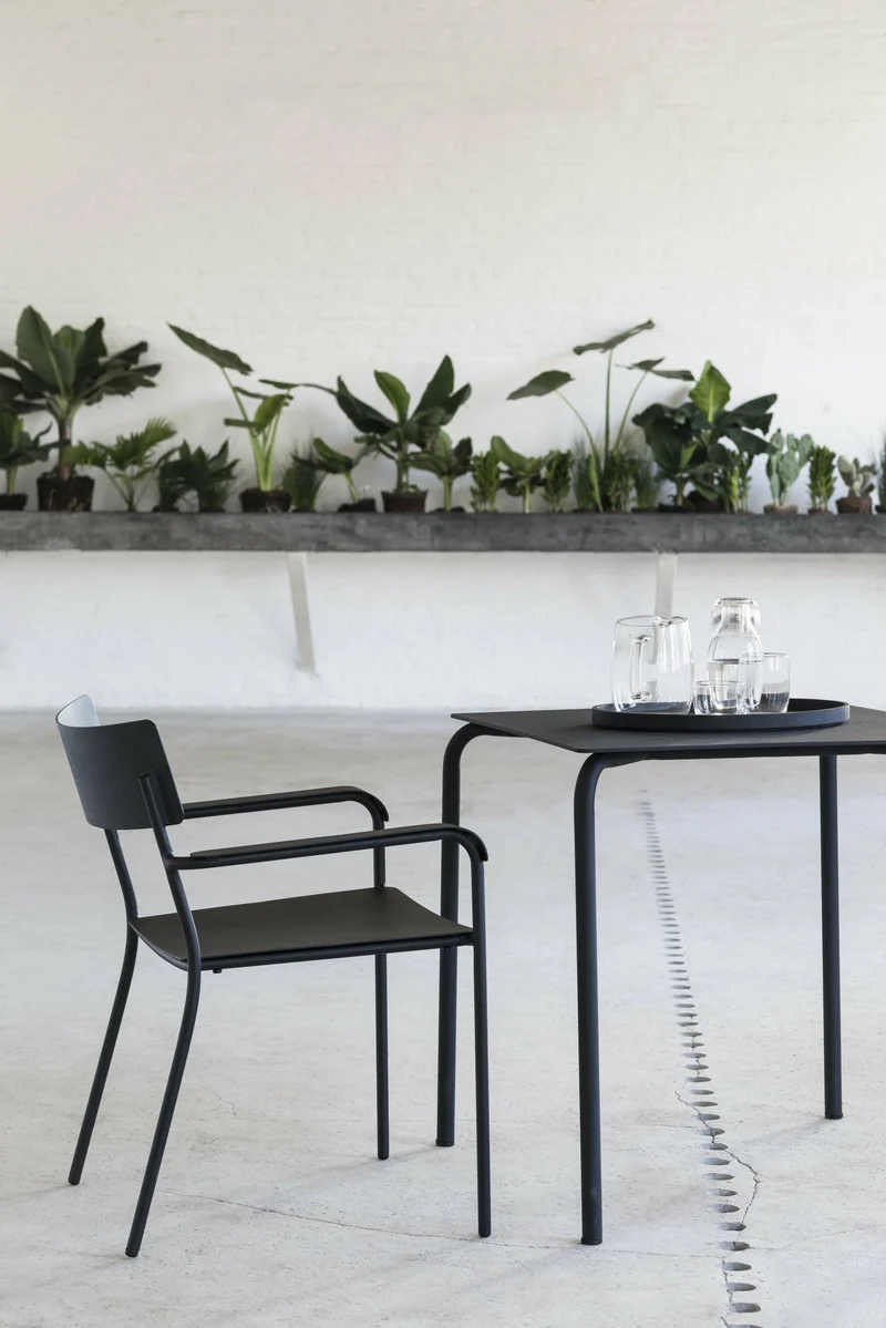 Chaise en aluminium avec accoudoirs noir August - Serax
