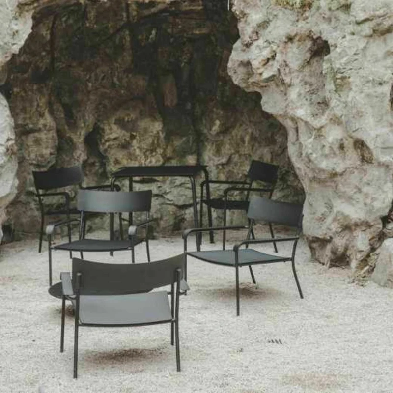 Fauteuil bas en aluminium avec accoudoirs noir August - Serax
