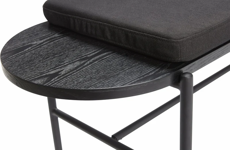 Banc en bois noir avec coussin - Hübsch