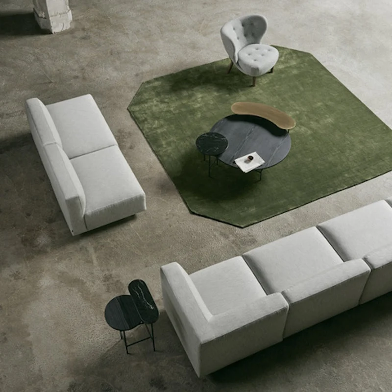 Fauteuil en laine gris et pieds en noyer Little Petra VB1 - &tradition