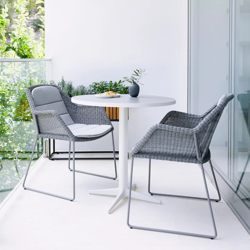 Chaise grise avec coussin noir Breeze - Cane-Line