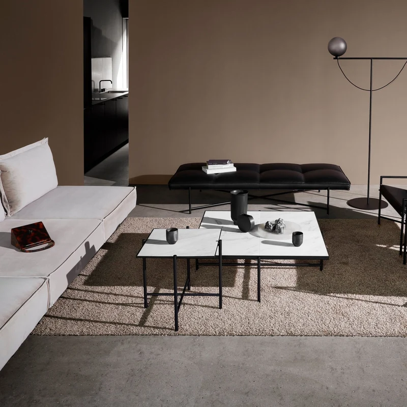 Table basse en marbre blanc et piétements noir Coffee 90 - HANDVÄRK