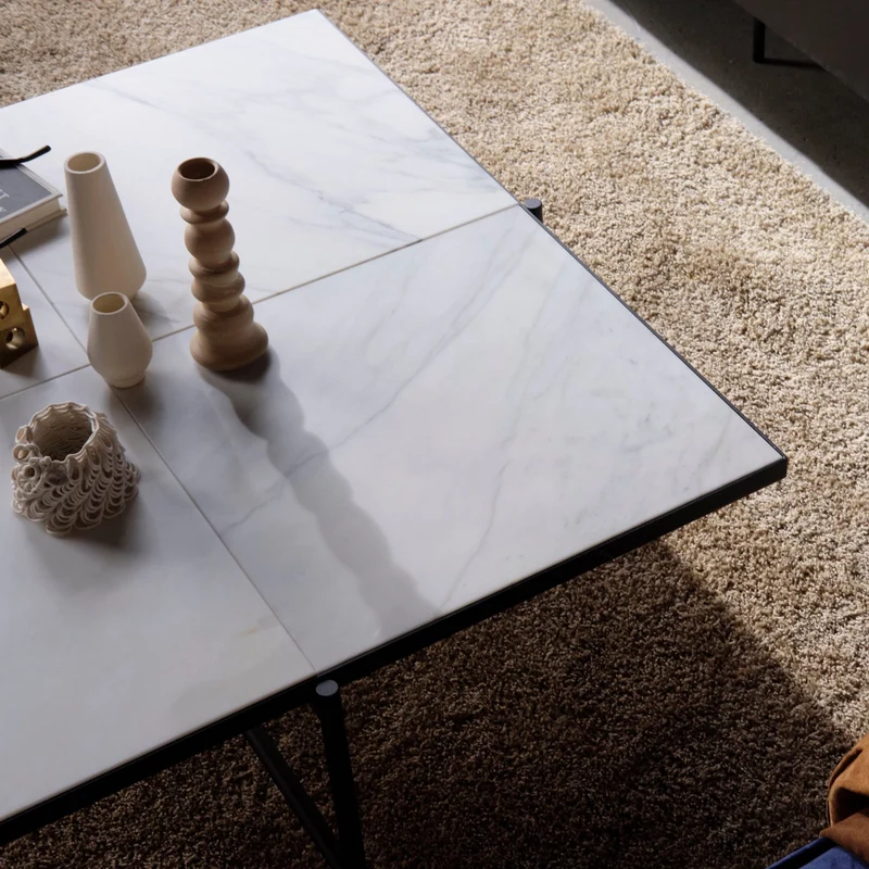 Table basse en marbre blanc et piétements noir Coffee 90 - HANDVÄRK