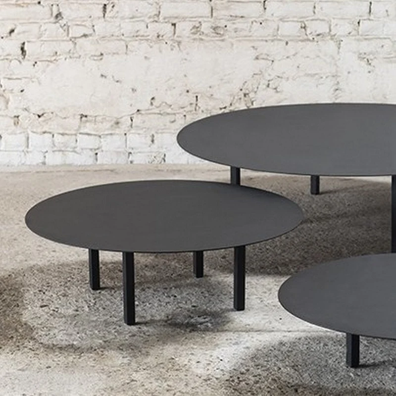 Table basse ronde 68 cm en métal noir 01 - Serax