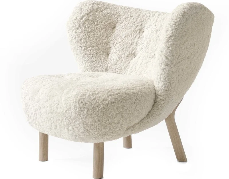 Fauteuil en peau de mouton et pieds en chêne Little Petra VB1 - &tradition