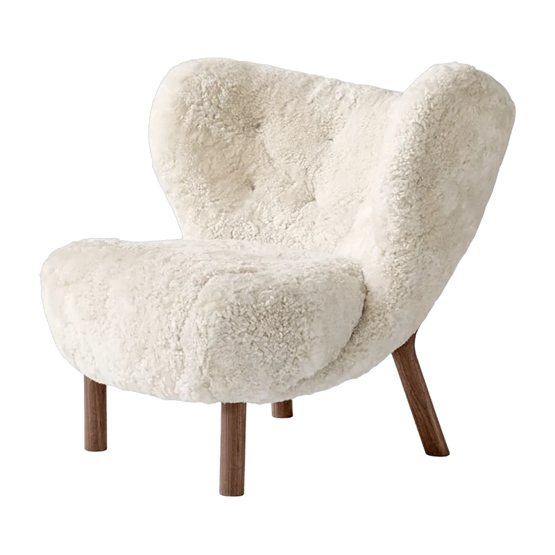 Fauteuil en peau de mouton et pieds en noyer Little Petra VB1 - &tradition