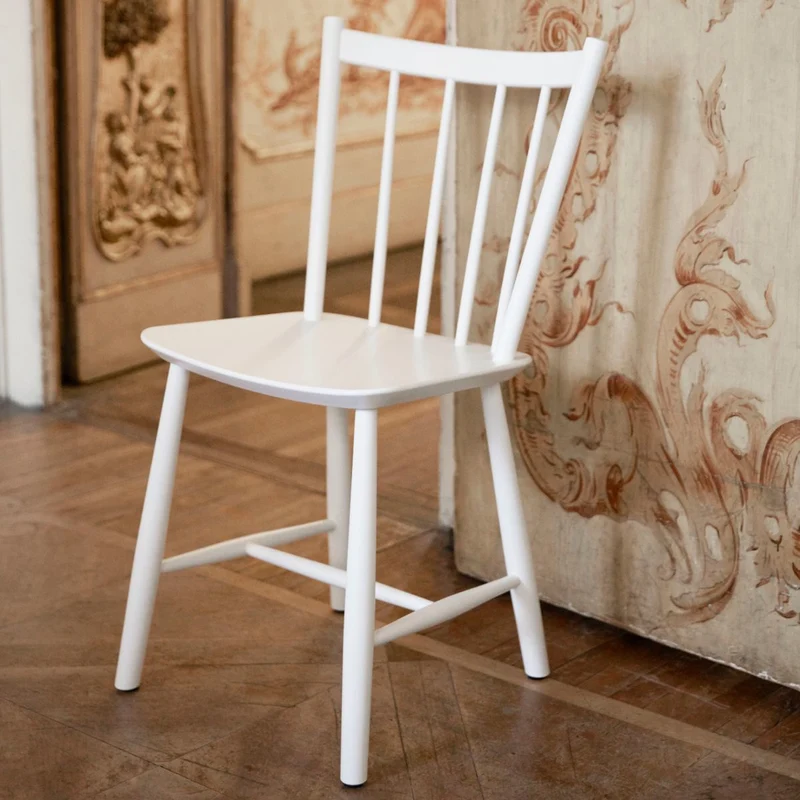 Chaise blanche en bois de hêtre - HAY