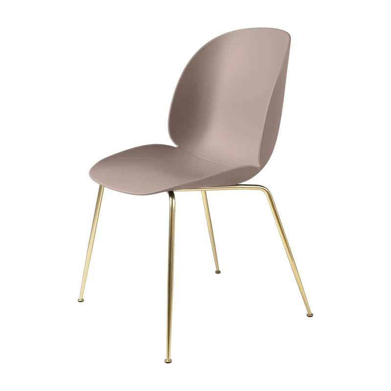 Chaise rose clair piétement laiton Beetle - Gubi
