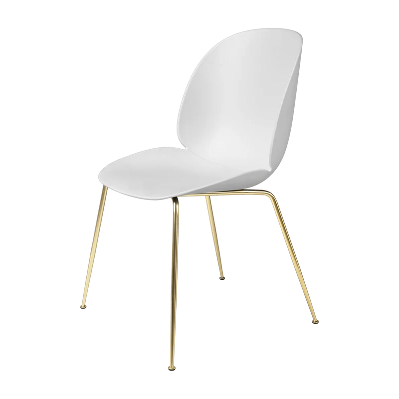 Chaise blanche piétement laiton Beetle - Gubi