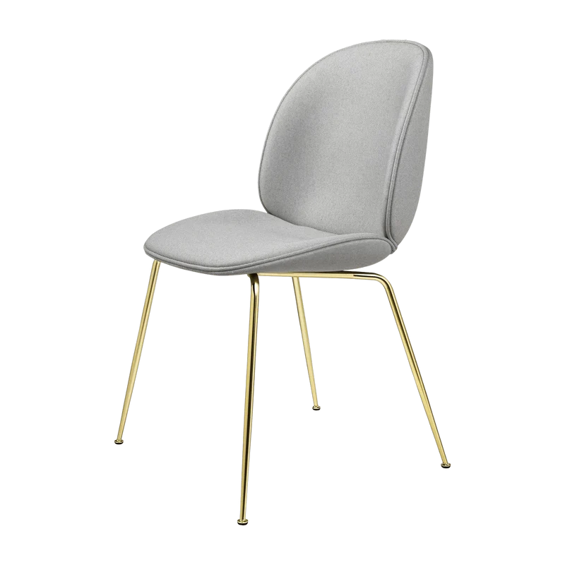 Chaise en tissu gris piétement laiton Beetle - Gubi