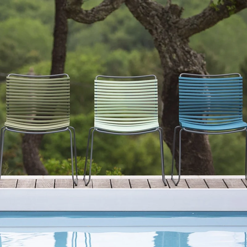 Chaise en métal et plastique gris foncé CLICK - Houe