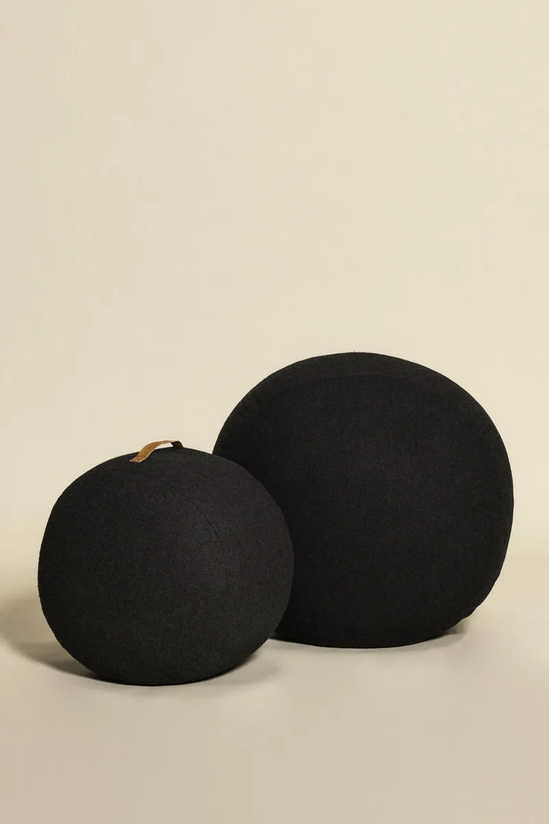 Pouf en laine gris foncé - Hübsch