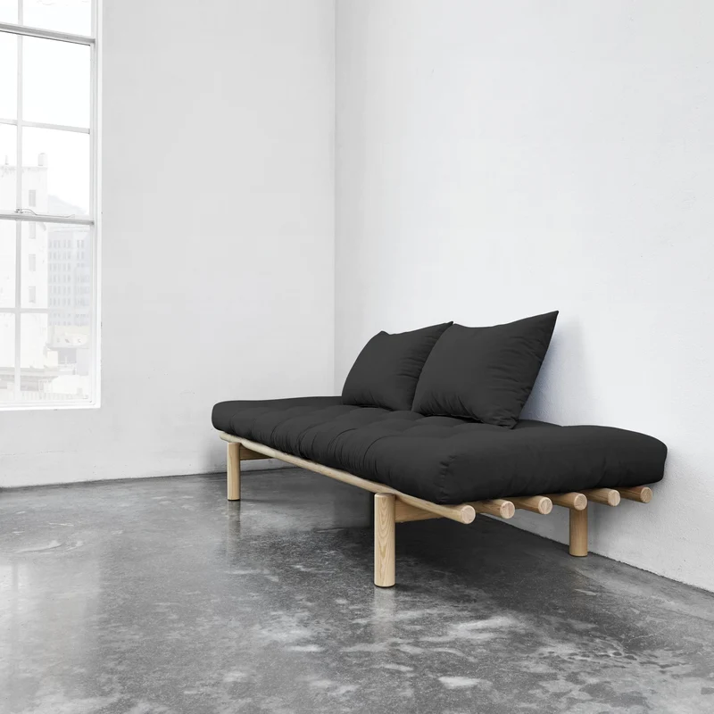 Lit de jour en bois naturel et coton noir Pace - Karup Design
